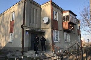 Зайшла до квартири і збила з ніг: у Луцьку серед білого дня ромка обікрала жінку 