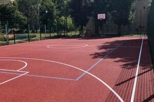 У Луцьку облаштували спортмайданчик з поліуретановим покриттям 