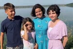 Відома українська телеведуча розповіла, чи вакцинуватиме своїх дітей від COVID-19
