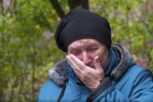 «Намагалася подати татові руку, але не встигла»: моторошні подробиці розстрілу колони на Харківщині (Відео)