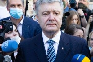 Порошенко прибув до Генпрокурора Венедіктової: щоб сказати їм в очі, що вони порушують Конституцію і перетворюють Україну в авторитарний режим