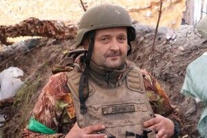 Поміняв керівну посаду на автомат: волинянина на псевдо «Дєрік» чекають сотні школярів