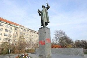 Вандали осквернили пам'ятник радянським маршалу в Празі