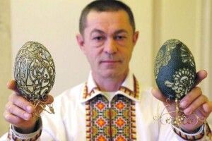 Майстер з Волині витворяє чудеса з яєчної шкарлупи