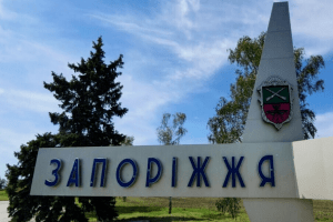 Благав на колінах: на Запоріжжі окупанти на блокпосту не випустили чоловіка з хворою матір'ю