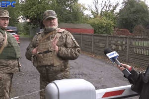 «Ми що, не люди?»: під час вибухів у Луцьку військкомат зачинив двері перед цивільними (Відео)