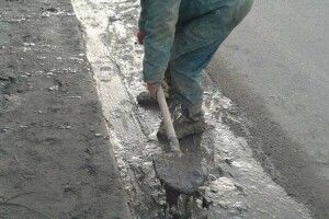 Муніципальна варта Луцька змусила будівельників прибрати бруд з дороги