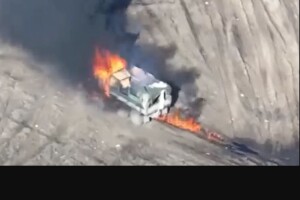 Козаки з Волині двома ударними FPV-дронами спалили російський «урал» (Відео)