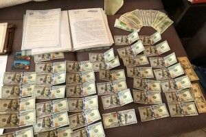 Переправляли через кордон під виглядом волонтерів