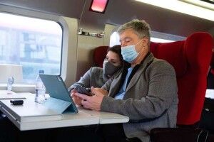 Порошенко оприлюднив зворушливий знімок із дружиною в Польщі (Фото) 