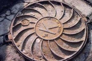 На Рівненщині дідусь упав у каналізаційний колодязь