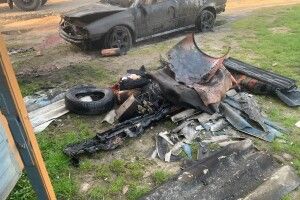 На Рівненщині під ранок горіли гаражі, вогонь знищив машину (Фото)