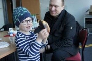 Колеги напрацювали понад 3 тисячі годин, щоб батько міг лікувати сина