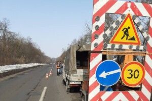 На Волині «латають» ями на дорогах 13 бригад