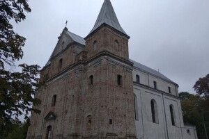 У стіні Благовіщенського костелу в Клевані виявлено артилерійські снаряди часів Другої світової