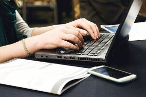 Працівницю митниці на Волині підозрюють у службовому підробленні