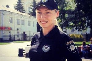 У Луцьку поліцейська затримала нападників і врятувала літнього чоловіка