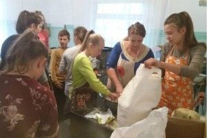 Борохівські школярі передали гуманітарний вантаж захисникам України