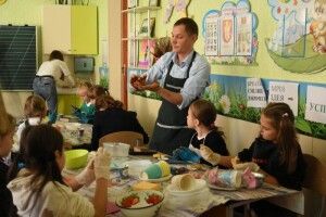 Міжнародна акція: в чотирьох школах Луцька відбуваються майстер-класи з гончарства