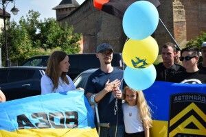 На Замковій площі у Луцьку зустріли звільненого з полону Андрія Русенка