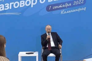 путін переконує школярів, що України не існувало й окупанти захищають росію