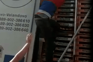 На Волині трьох афганців прикордонники виявили у… рефрижераторі (відео)