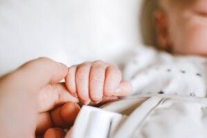 Через страх заразитися коронавірусом 28 волинянок у 2020-му народжували дома