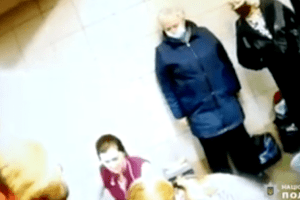 Народжувала на очах у перехожих: з'явилося відео екстремальних пологів
