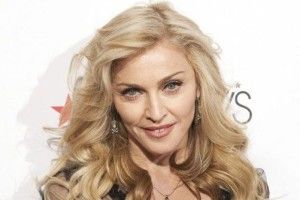 Подруга виставила на аукціон нижню білизну мега зірки 
