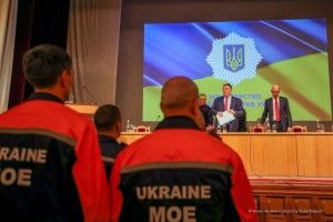 Поліцейським і рятувальникам з нового року підвищать зарплату