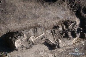 Рештки чотирнадцяти невідомих тіл розкопали на Тернопільщині (ФОТО)