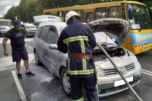 У Рівному під час руху загорівся автомобіль (фото)