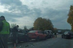 Поблизу Луцька аварія:  зіткнулись 5 авто, рух ускладнений
