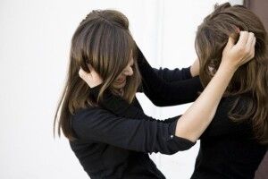 У Радивилові хильнули й побилися дві сусідки: одна з них – у важкому стані в нейрохірургії