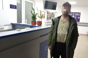 За незаконне зберігання наркотиків житель Вараша тицяв поліції хабаря 