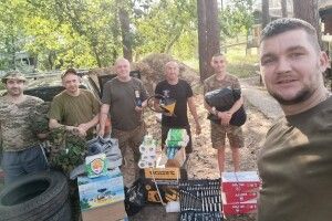 З Волині на передову передали два автомобілі, старлінк, холодильник і навіть… смачні пироги