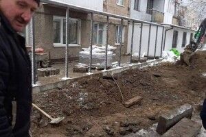 Луцькі муніципали взялися за порушника, який без дозволу проводив земляні роботи на Конякіна (Фото)