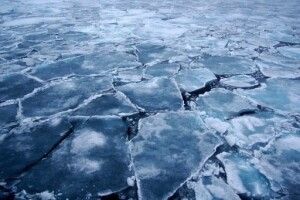 На Волині місцеві жителі разом з медиками врятували з крижаної води чоловіка