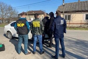 Військовослужбовець планував сприяти переміщенню з України медичних масок