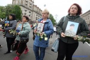 По 2 тисячі гривень для мам Героїв виплатила Луцька міська рада