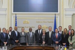 Порошенко після зустріч із делегацією Конгресу США: єдність довкола України, сильна армія і дипломатія – ось що зупинить Путіна