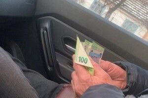 Слідчі оголосили про підозру лучанину, який намагався підкупити патрульних