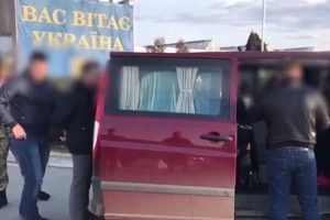 Затримали іноземця за спробу переправити українок до борделю в Німеччині (Відео)