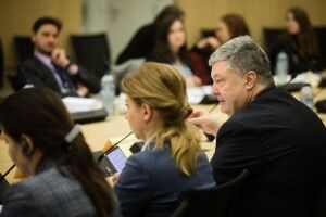 Порошенко в штаб-квартирі НАТО закликав надати Україні зброю