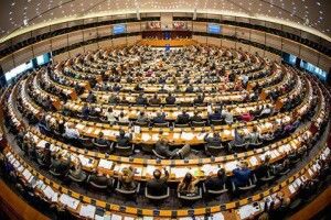 Європарламент підтримав введення санкцій проти Польщі 
