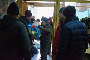 У Луцьку кипить робота у пунктах прийому гуманітарної допомоги для захисників та постраждалих від війни