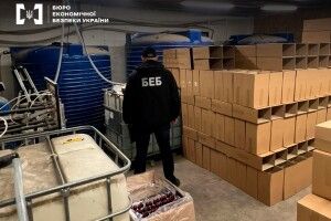 У Луцьку викрили підпільний завод з виробництва елітного алкоголю 