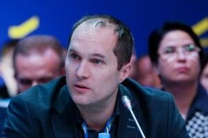 Бутусов порадив ДБР замість «безглуздого існування в теплих кабінетах» поїхати в Гостомель або Бучу і там ловити злочинців