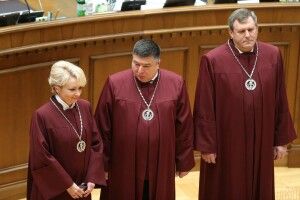 Президент Зеленський відсторонив скандального голову КС Тупицького на два місяці