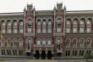 За вихідні гривня зміцнилася на 18 копійок